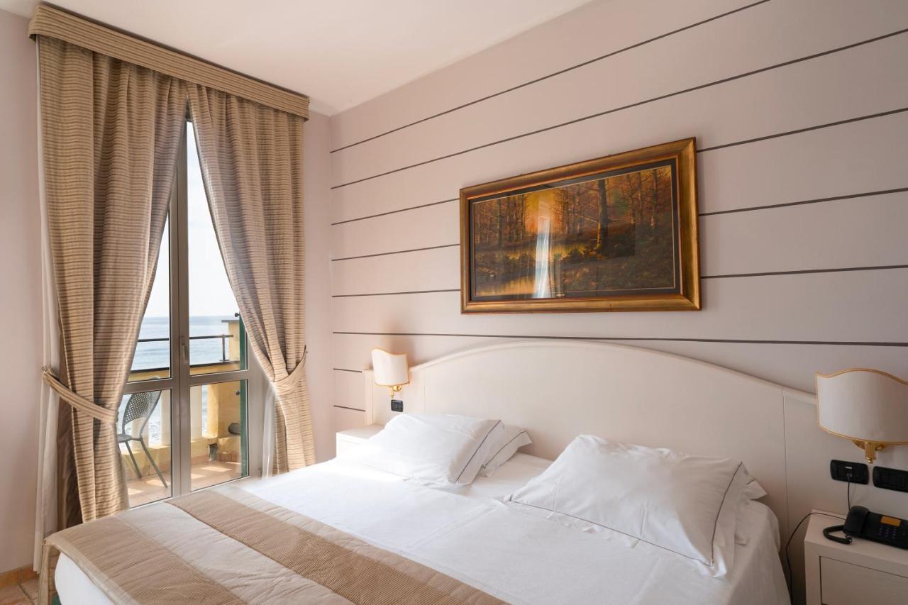 Hotel Ligure Αλάσιο Εξωτερικό φωτογραφία