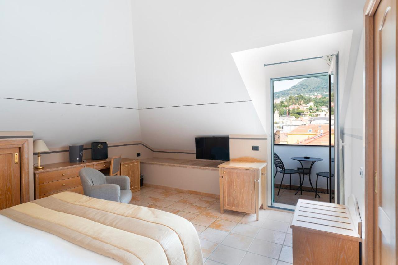 Hotel Ligure Αλάσιο Εξωτερικό φωτογραφία