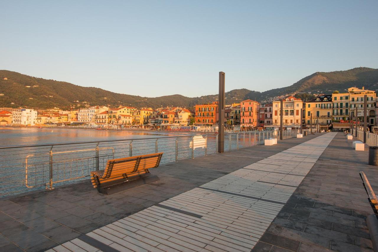 Hotel Ligure Αλάσιο Εξωτερικό φωτογραφία