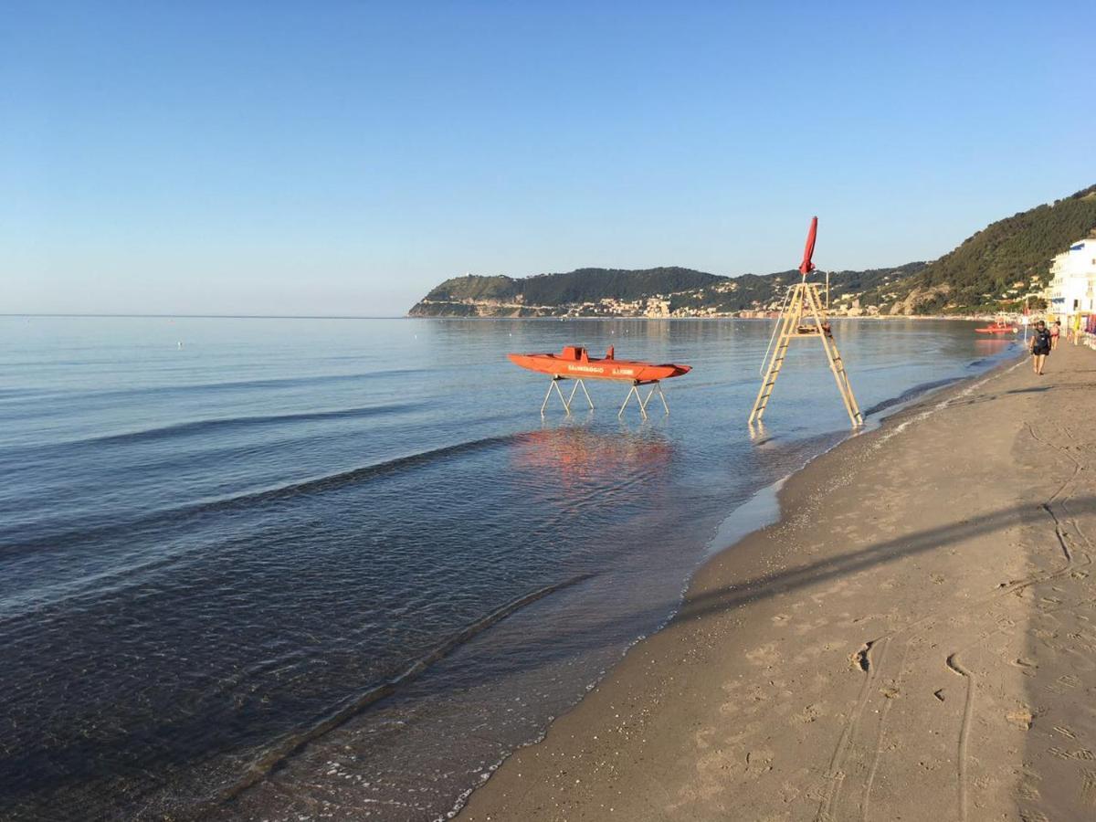 Hotel Ligure Αλάσιο Εξωτερικό φωτογραφία