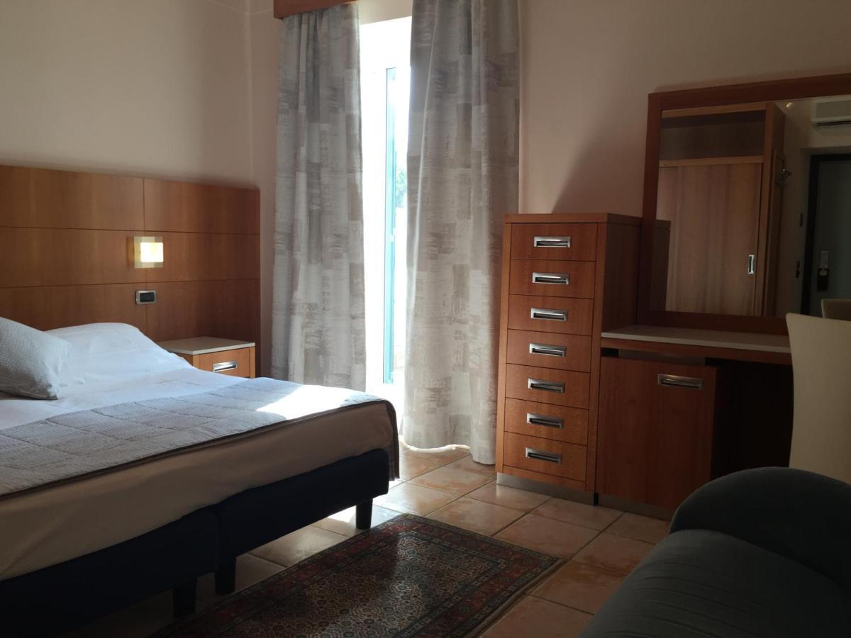 Hotel Ligure Αλάσιο Εξωτερικό φωτογραφία